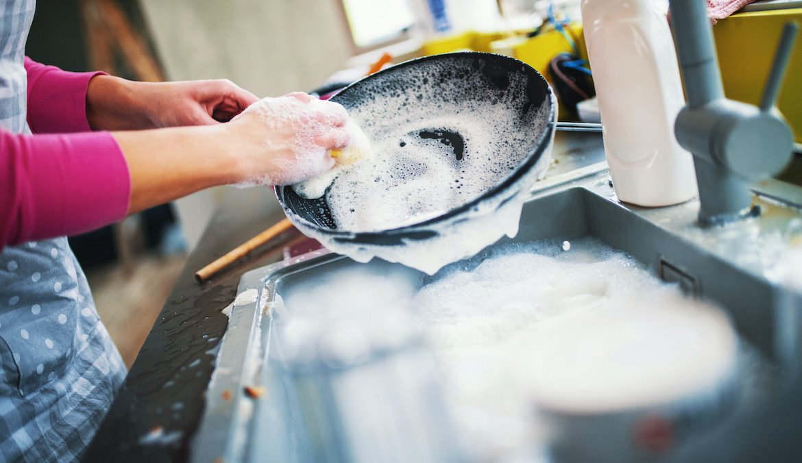 Your Sponge Is 200,000 Times Filthier Than a Toilet Seat—Here’s What To Use Instead