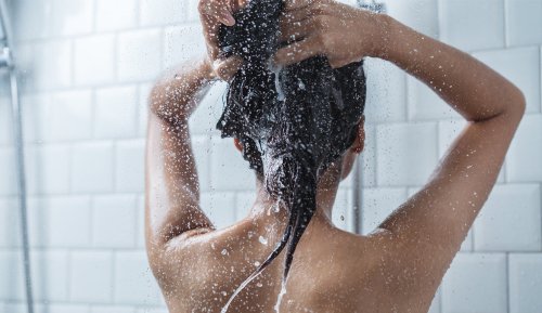 This Is How Often You Should Be Shampooing Thinning Hair, According to a Dermatologist