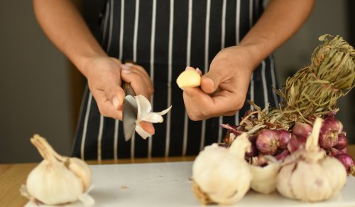 Here’s Why Waiting 10 Minutes to Cook Garlic After It’s Chopped Maximizes Its Health Benefits