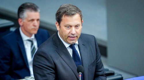 „Hätte mir gewünscht, dass Ihr Kumpel Putin den Krieg sofort stoppt“, sagt Klingbeil zu AfD-Mann