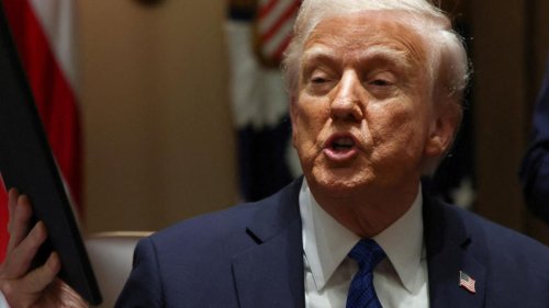 Trump verkündet Zölle von 25 Prozent auf Auto-Importe – Europa soll „mit voller Wucht“ reagieren