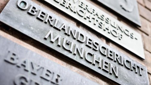Paar wegen Versklavung von Mädchen vor Gericht – Angeklagter erhebt Vorwürfe wegen Inhaftierung