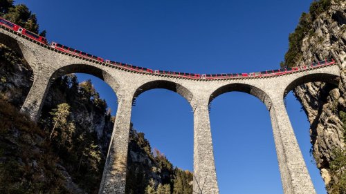 Die Schweiz lockt mit zwei der spektakulärsten Bahnreisen der Welt
