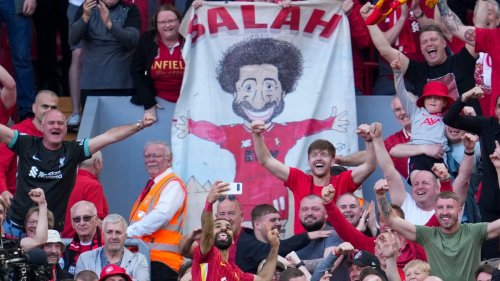 Liverpool Rekordmeister – Salah macht Titel-Selfie während des Spiels