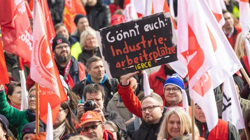Zehntausende demonstrieren für Erhalt von Industriearbeitsplätzen