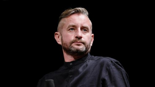 Man löscht im Handy die Kontakte, die im Krieg bereits gestorben sind