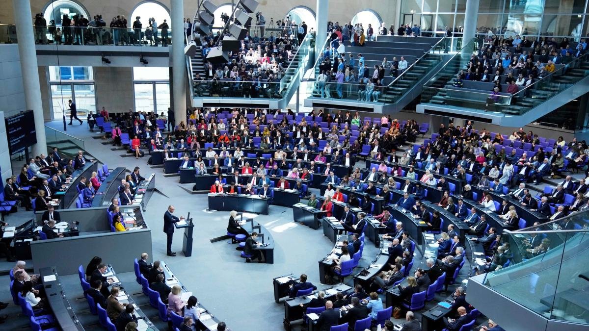 „Verhöhnung der Wähler“ – der historische Schlagabtausch zur Neuverschuldung im Protokoll