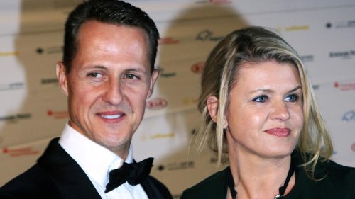 Mithilfe seiner Frau – Schumacher signiert Helm für wohltätigen Zweck