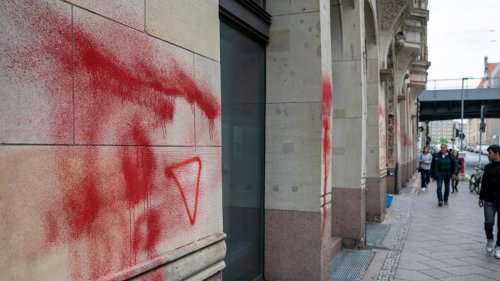 „Wenn Gaza brennt, brennt Berlin“ – Unbekannte beschmieren Gebäude der Humboldt-Uni