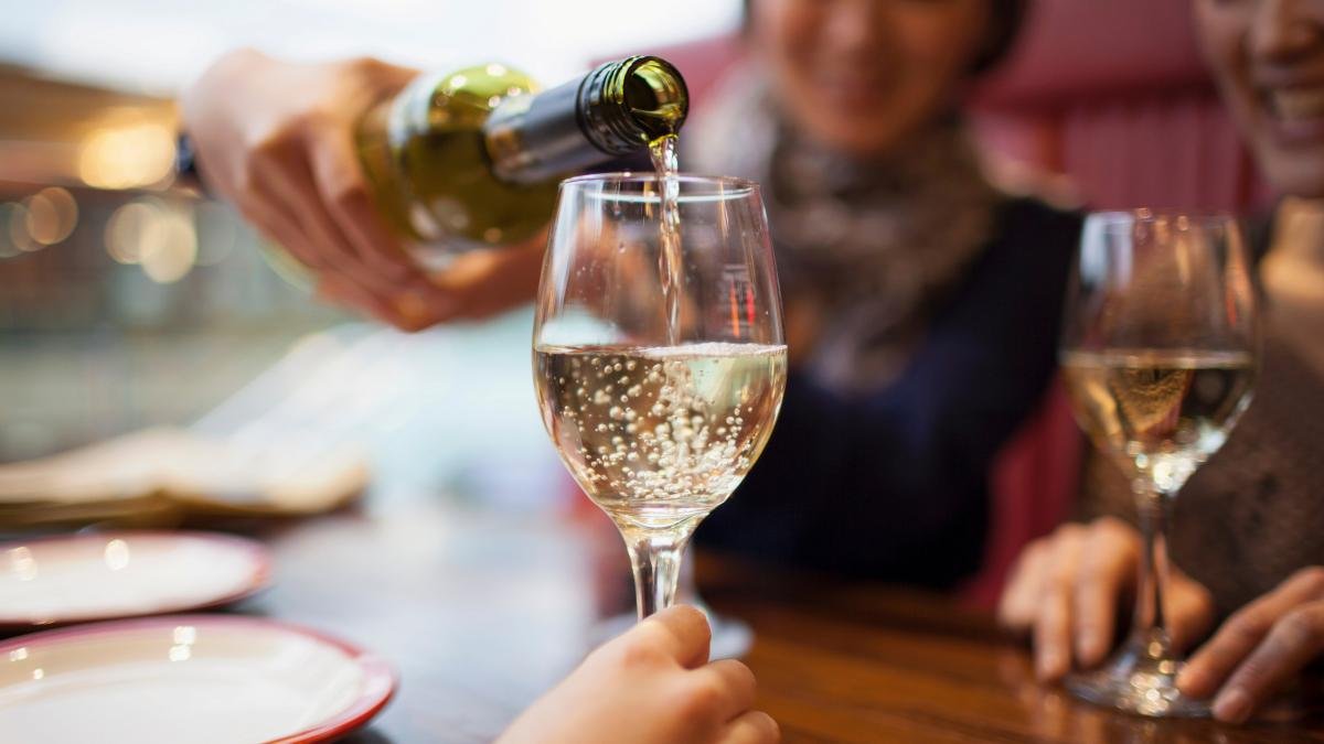 Immer mehr Winzer denken um – diese Technik soll Alkoholfrei-Wein massentauglich machen