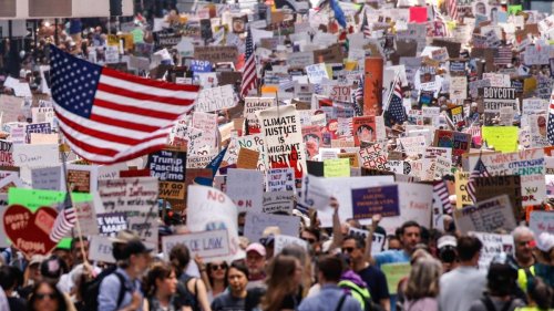 Demonstranten rufen in hunderten US-Städten dazu auf, sich der „Tyrannei“ zu widersetzen