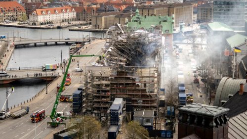 Fassade der Alten Börse in Kopenhagen nach Brand eingestürzt