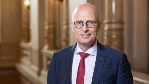 Tschentscher verurteilt Farbattacke auf Rathaus