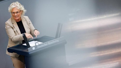Düsseldorfer Rechtsanwalt zeigt Verteidigungsministerin Lambrecht an