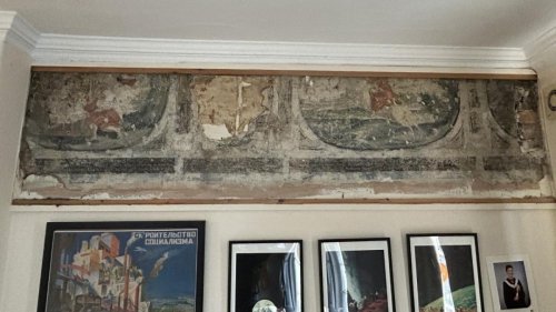 Mann renoviert Küche – und legt 400 Jahre altes Wandgemälde frei