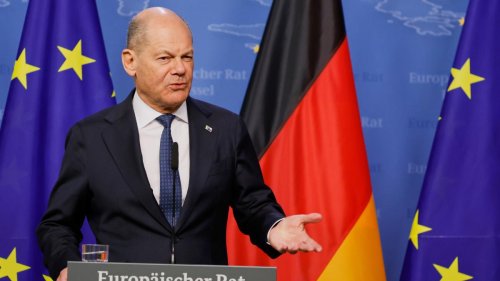 „Ja, tschüss“ – Gegen 23 Uhr verließ Olaf Scholz wortkarg seinen letzten Gipfel