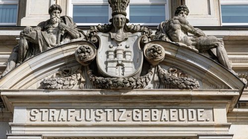 25-Jähriger zwingt Heranwachsende zu sexuellen Handlungen im Auto – Prozess in Hamburg