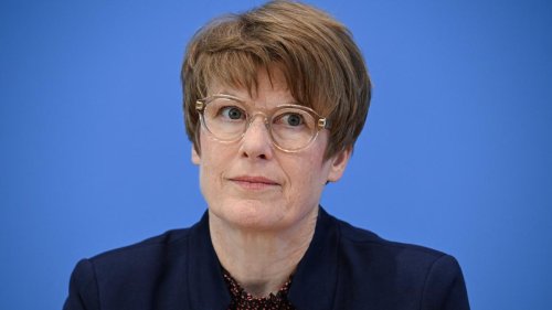 Wirtschaftsweise fordert Leistungskürzungen und höhere Selbstbeteiligung bei Pflegeversicherung