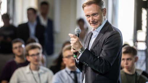 „Das Sparbuch ist gefährlich“, warnt der Finanzminister seine jungen Zuschauer