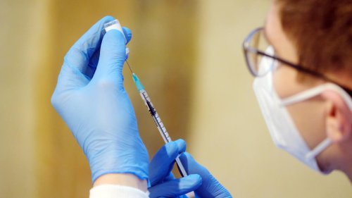 Mutmaßlicher Initiator von experimenteller Impfaktion ist AfD-Spender