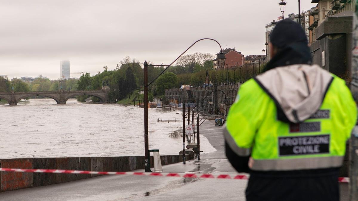 Drei Tote bei heftigen Unwettern in Italien – Wassermassen reißen Auto mit