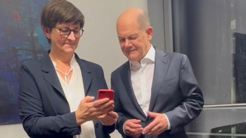 „Peinlich von mir“ – Jetzt äußert sich der Kanzler zur kuriosen Esken-Szene