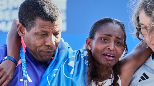 Photo: flipboard.com Tigst Assefa completes Berlin Marathon with ruptured Achilles tendon