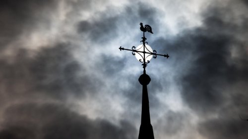 „Seid wachsam“ – Warum viele Kirchtürme einen Hahn auf der Spitze tragen
