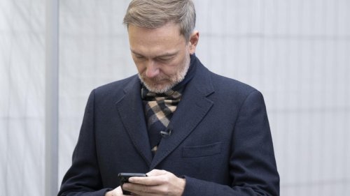 Finanzministerium muss SMS zwischen Lindner und Porsche-Chef Blume herausgeben