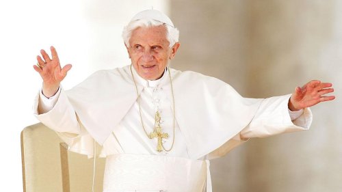 Papst Benedikt in Münchner Missbrauchsgutachten schwer belastet