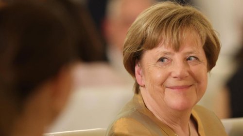 Linke gegen Orden für Merkel – Wie „Weihnachtsbäume mit Lametta“