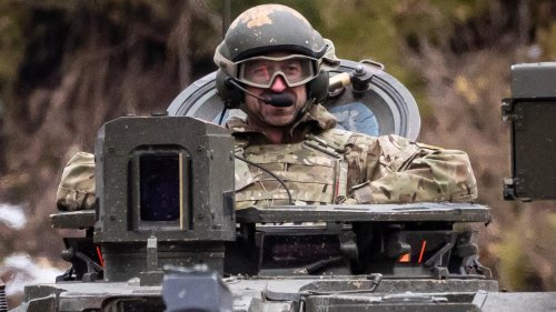 Prinz William fährt bei Übung mit Panzer – in der Nähe zur russischen Grenze
