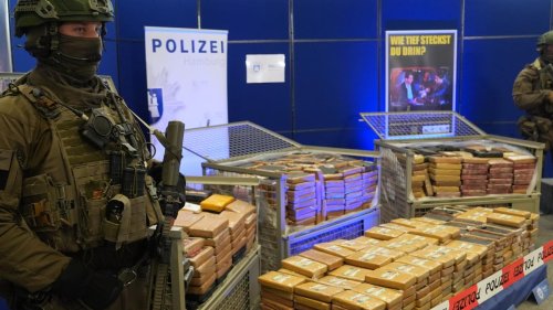 Prozess gegen elf Männer wegen Schmuggels von tonnenweise Kokain startet