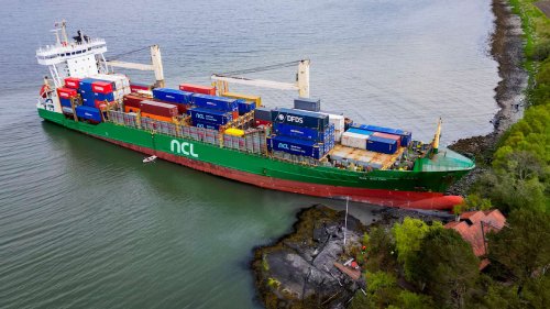„Völlig absurd“ – Norweger wacht mit Containerschiff im Vorgarten auf