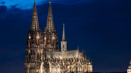 Trotz Kritik von Umweltschützern – Kölner Dom erstrahlt erstmals in neuer Beleuchtung