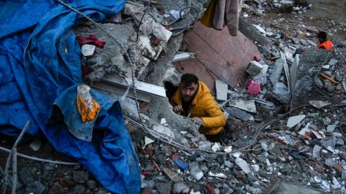 Erdbeben fordern mindestens 2300 Todesopfer – EU schickt Rettungsteams