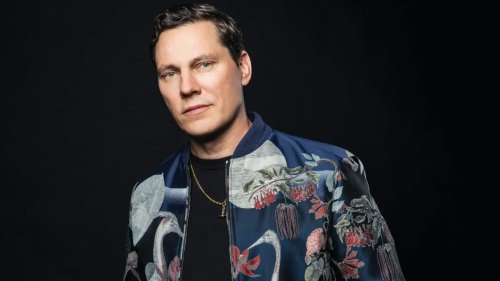 Tiësto to hold pre-listening party for upcoming album that features a 3D visual experience