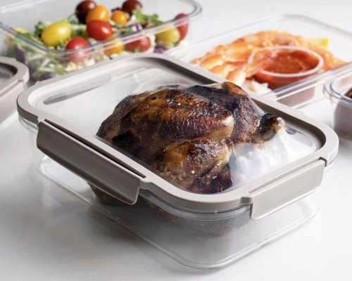 DeliOne Food Containers have a Stretchable Lid