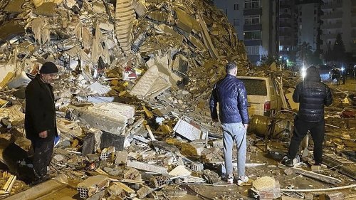 Erdbeben in der Türkei und in Syrien: Hunderte Tote liegen unter den Trümmern - Wetter mit Schnee und Frost | wetter.de