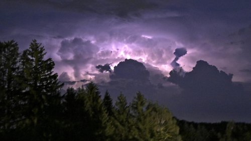 Hitze, Schwüle, Unwettergefahr: Hitzewelle in Deutschland mit Temperaturen über 30 Grad und Tropennächte ab Fronleichnam | wetter.de