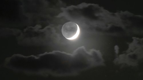 Da Vinci Glow im Frühling: Wenn der Mond auch abseits des Vollmondes komplett zu sehen ist | wetter.de