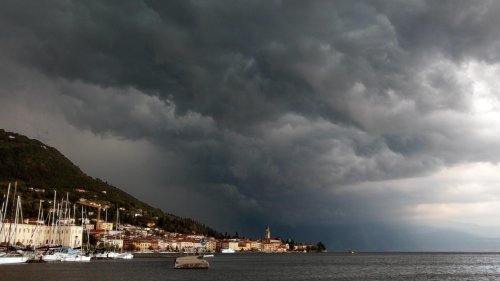 Extreme Unwetter Korsika und Italien: Schwere Orkanböen über 200 km/h treffen Urlaubsregionen | wetter.de
