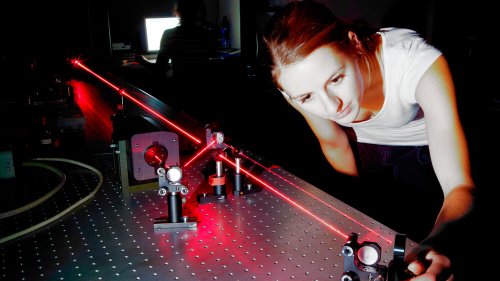 Silizium-Laser: Forscherin findet den Heiligen Gral optischer Schaltkreise
