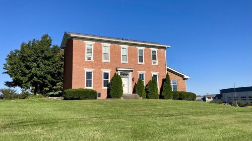 New Albany residents fight proposed demolition of nearly 200-year-old farmhouse – 89.3 WFPL News Louisville
