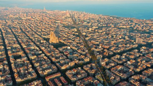 Why Does Barcelona Have Octagonal City Blocks? Plus More Barcelona Facts - What's Danny Doing