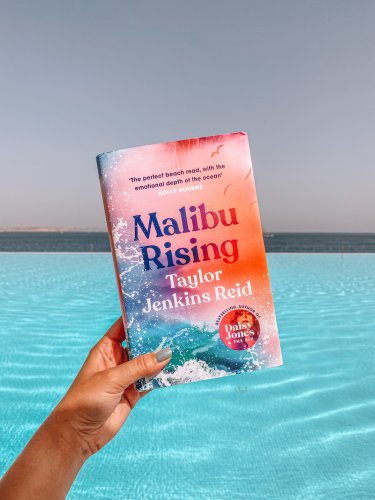 5 Gripping Books Like Malibu Rising