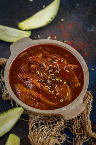Kacche Aam Ki Launji (Sweet & Spicy Green Mango Chutney)