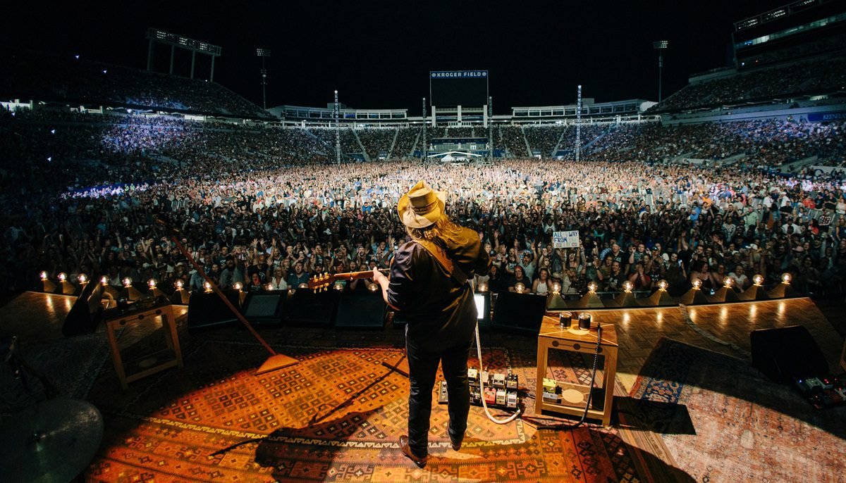 Chris Stapleton Announces Additional ‘AllAmerican Road Show’ 2025 Tour