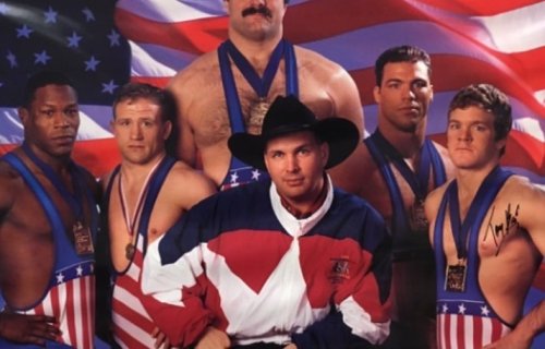 Garth Brooks Holds The Honorary Captain Title For ’90s Team USA Wrestlers & The Team Photo Is Amazing