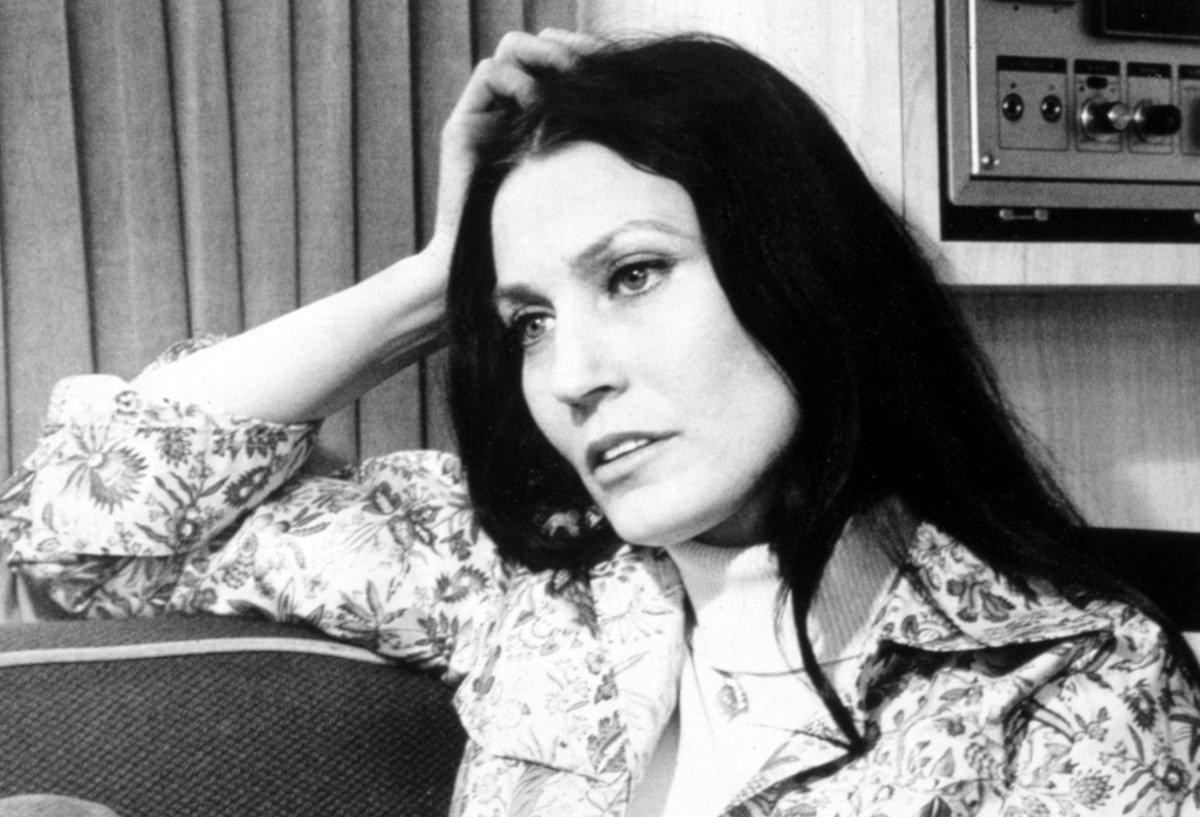 Loretta Lynn Wrote “coal Miner’s Daughter” On A $17 Guitar: “doesn’t 